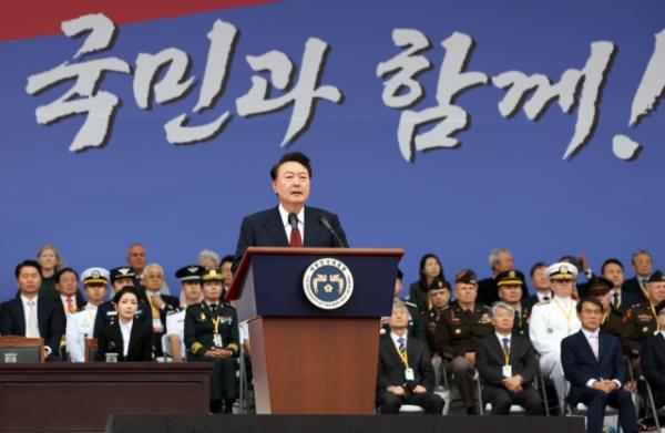 President Yoon Suk Yeol give a speech at a ceremony marking the 76th Armed Forces Day held at Seoul Air base, south of Seoul, on Tuesday. (Yonhap)
